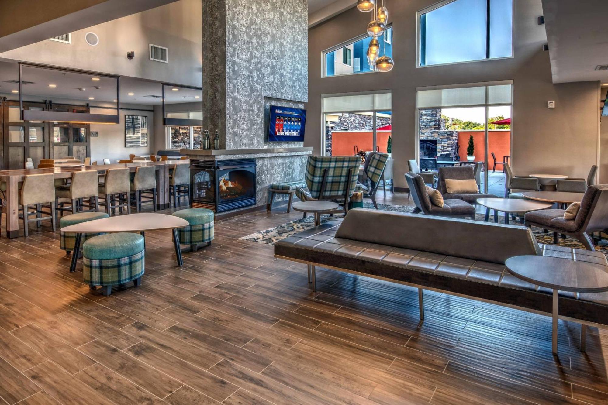 Residence Inn By Marriott Tulsa Midtown Exteriör bild