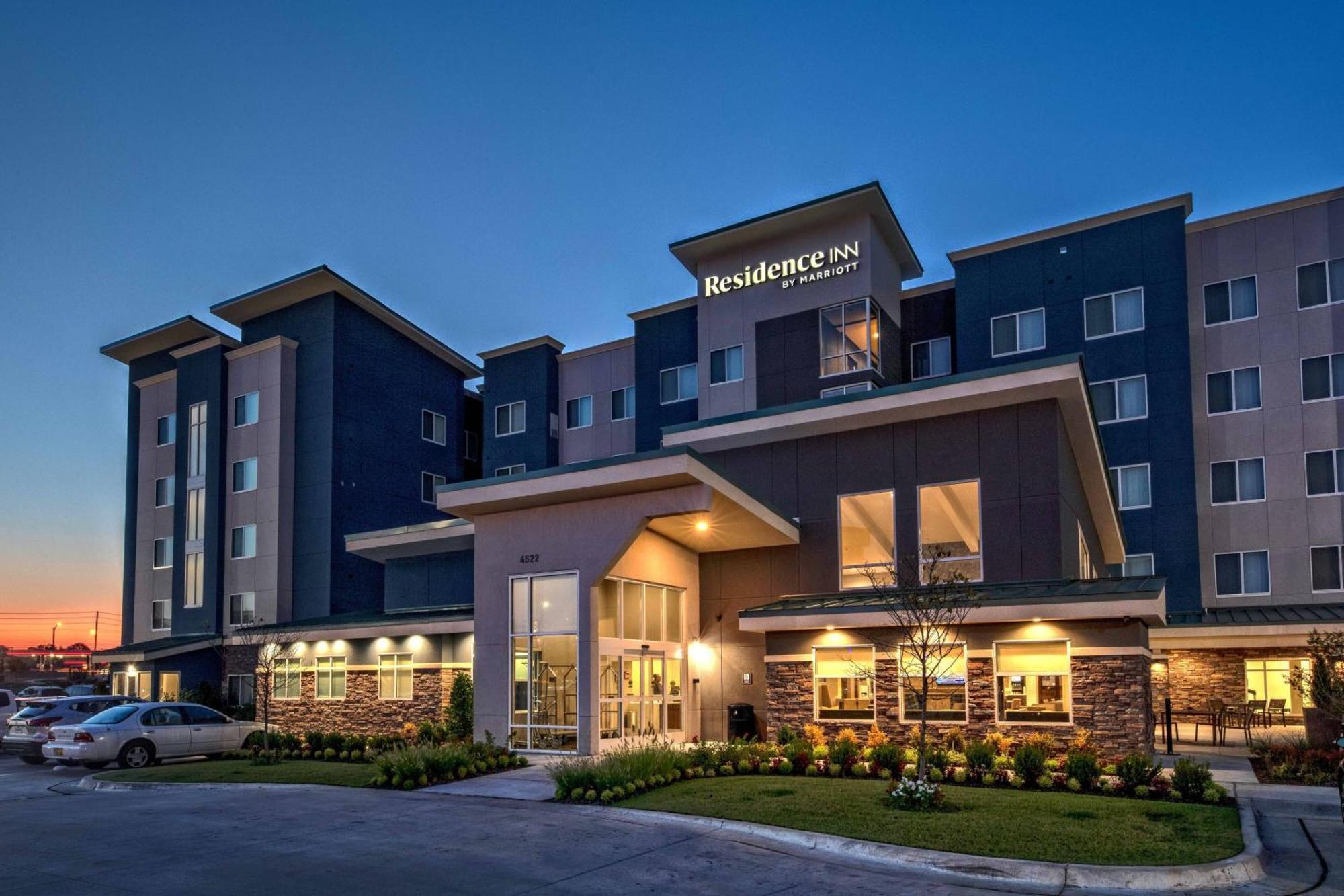 Residence Inn By Marriott Tulsa Midtown Exteriör bild